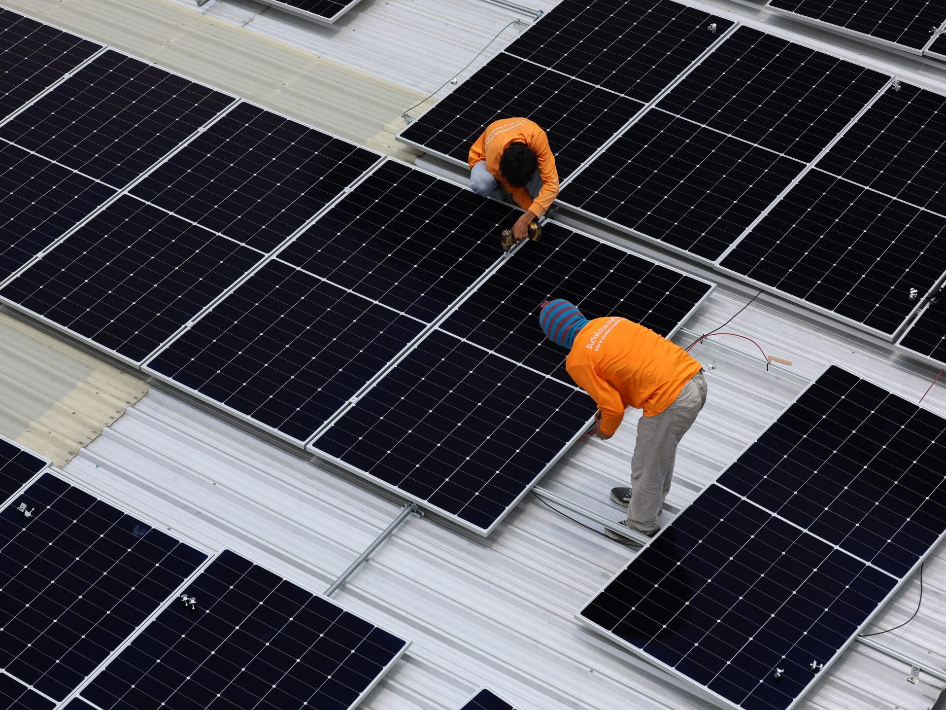 Photovoltaik-Anlage auf einem gewerblich genutzten Gebäude.